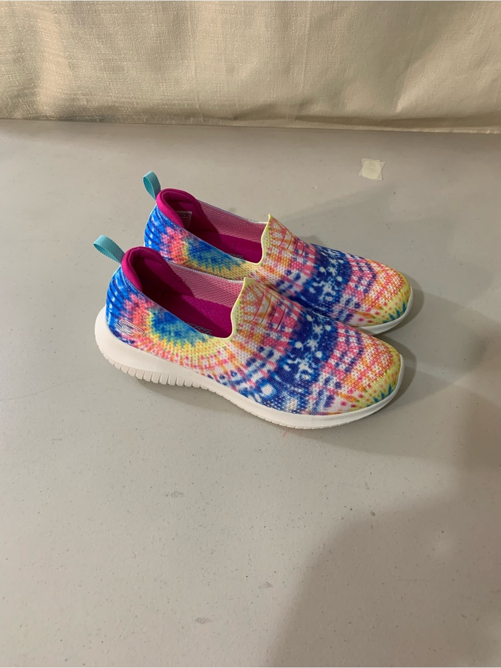 Skechers  women’s Multicolor Tie-Dye Slip-On Sneakers  b3/52